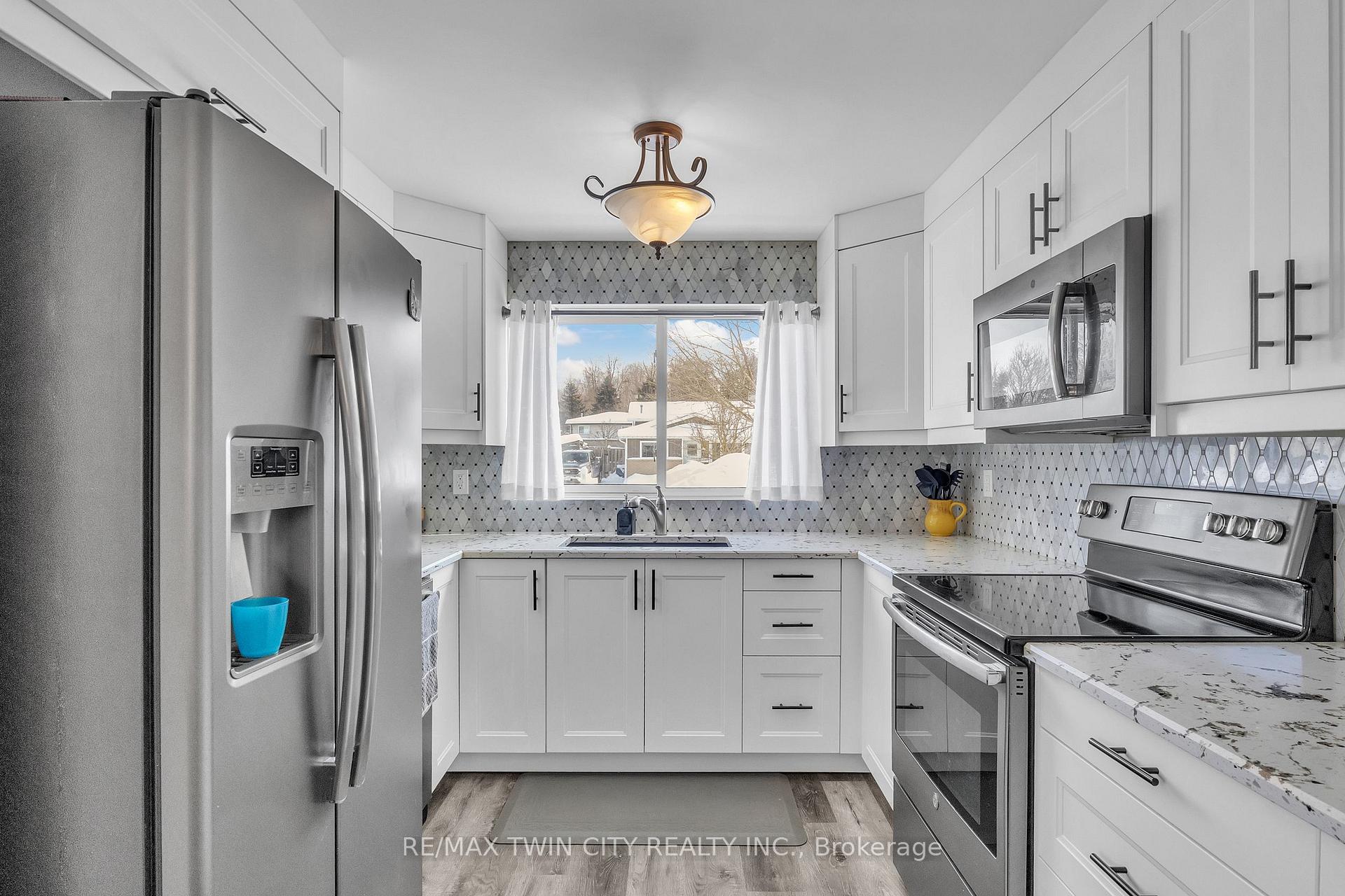 Photo 10 of 156 Sugar Maple Street, Kitchener — HOMEH