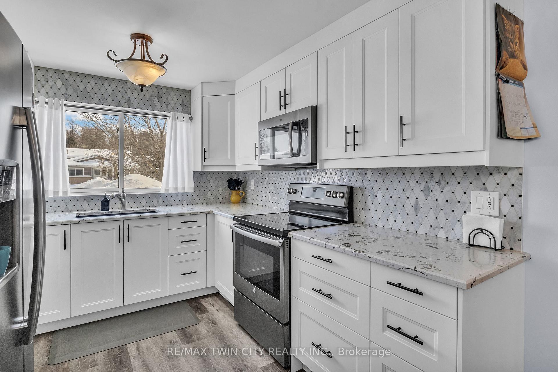 Photo 12 of 156 Sugar Maple Street, Kitchener — HOMEH