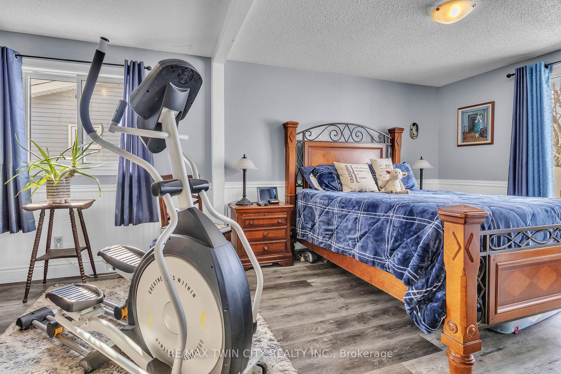 Photo 14 of 156 Sugar Maple Street, Kitchener — HOMEH