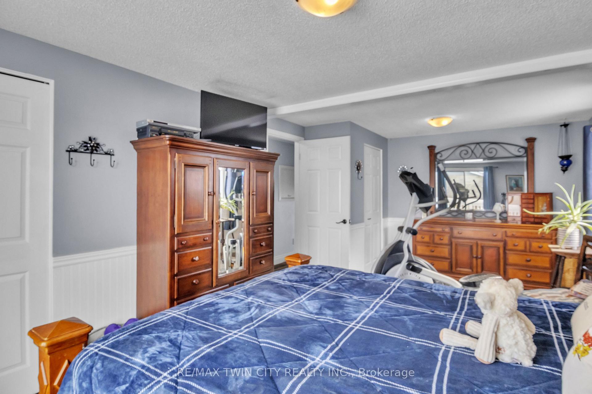 Photo 16 of 156 Sugar Maple Street, Kitchener — HOMEH