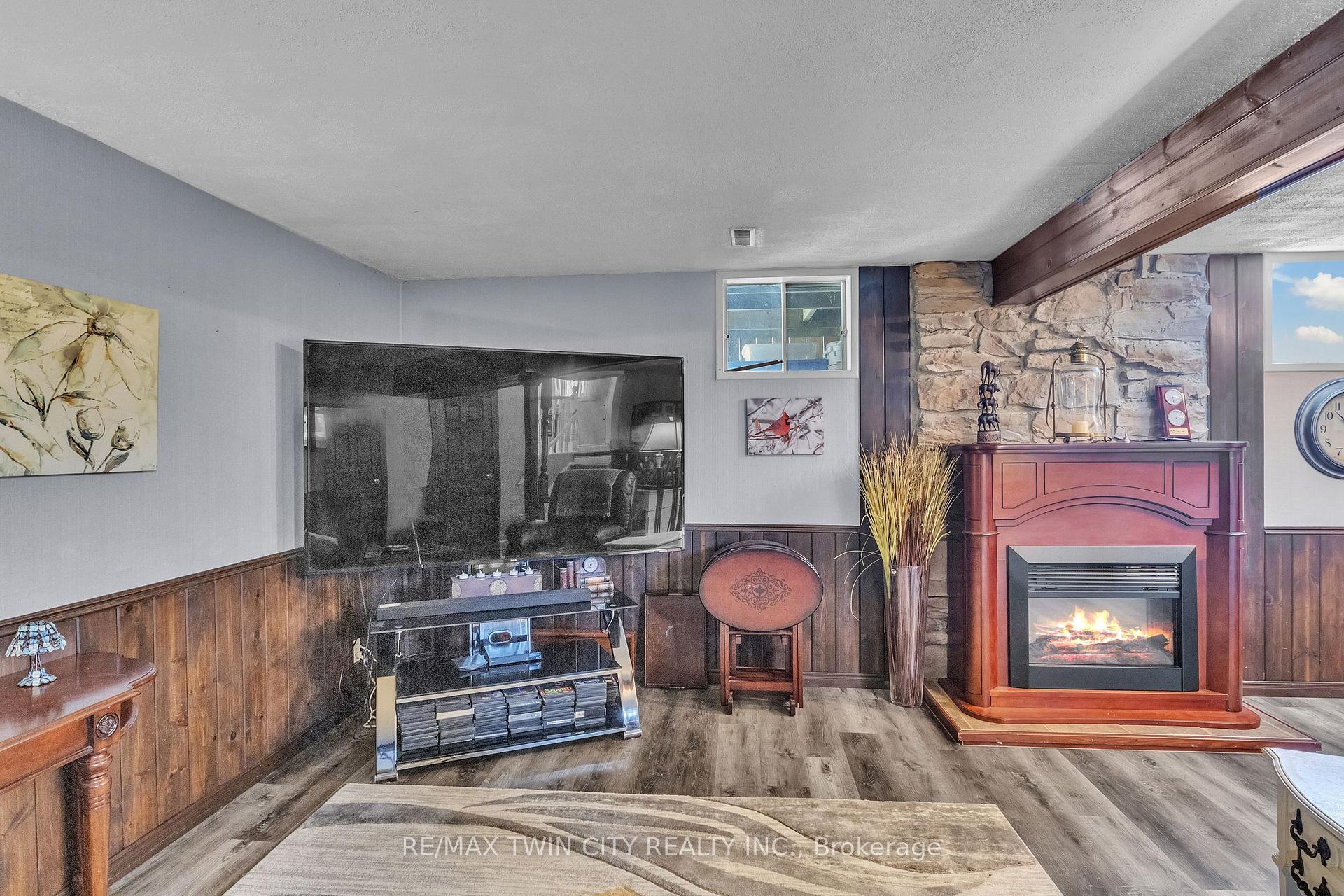 Photo 23 of 156 Sugar Maple Street, Kitchener — HOMEH
