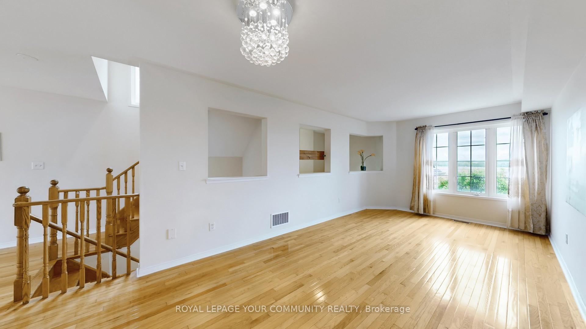 Photo 8 of 44 Old Oak Lane, Markham, Cornell — HOMEH