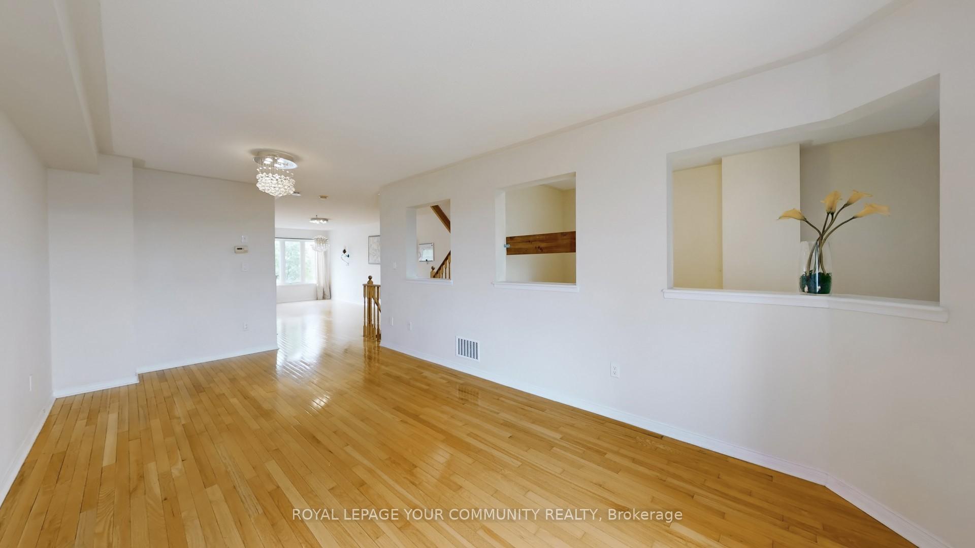 Photo 10 of 44 Old Oak Lane, Markham, Cornell — HOMEH