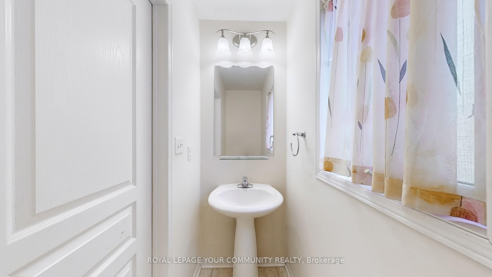 Photo 21 of 44 Old Oak Lane, Markham, Cornell — HOMEH