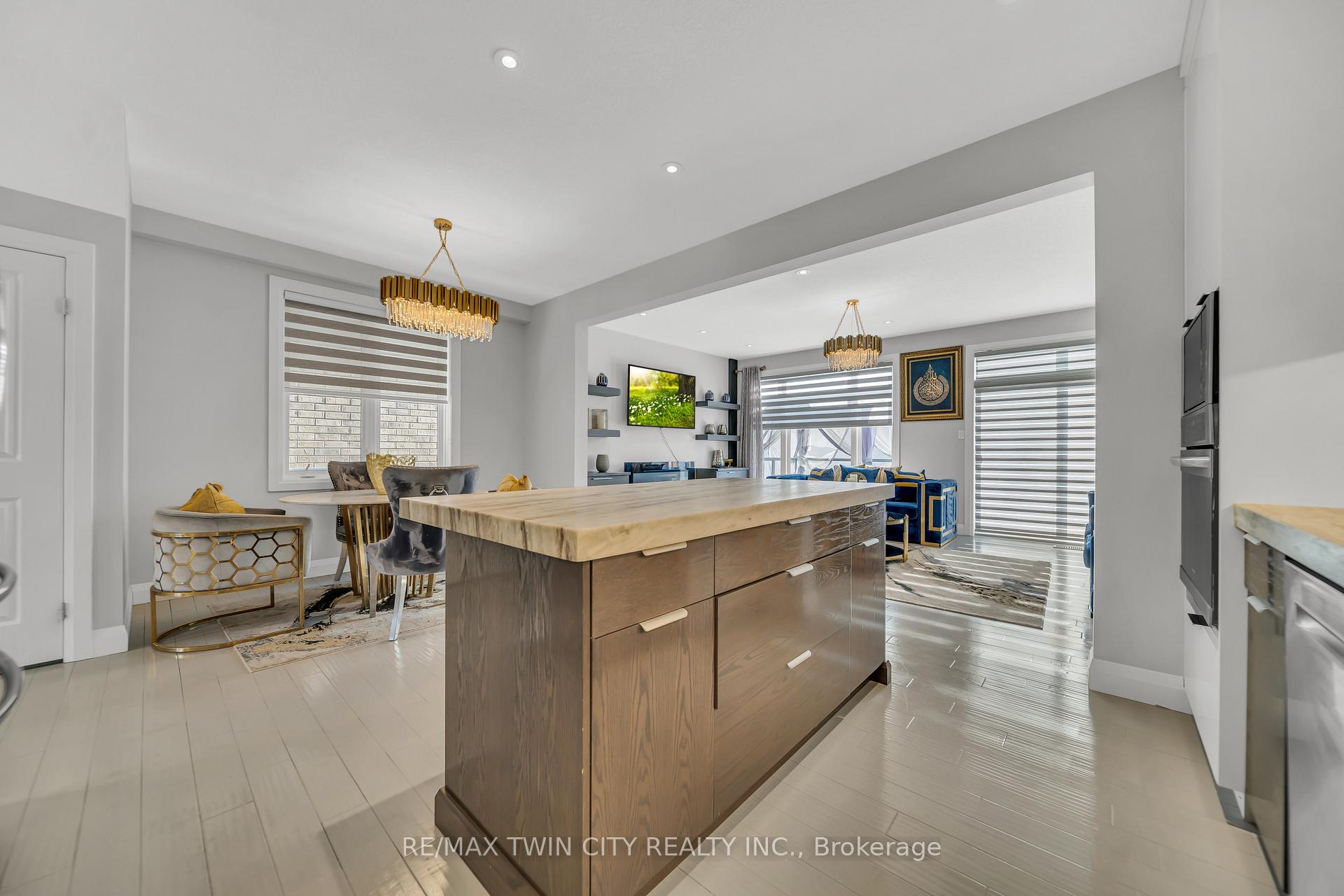 Photo 7 of 114 Rivertrail Avenue, Kitchener — HOMEH