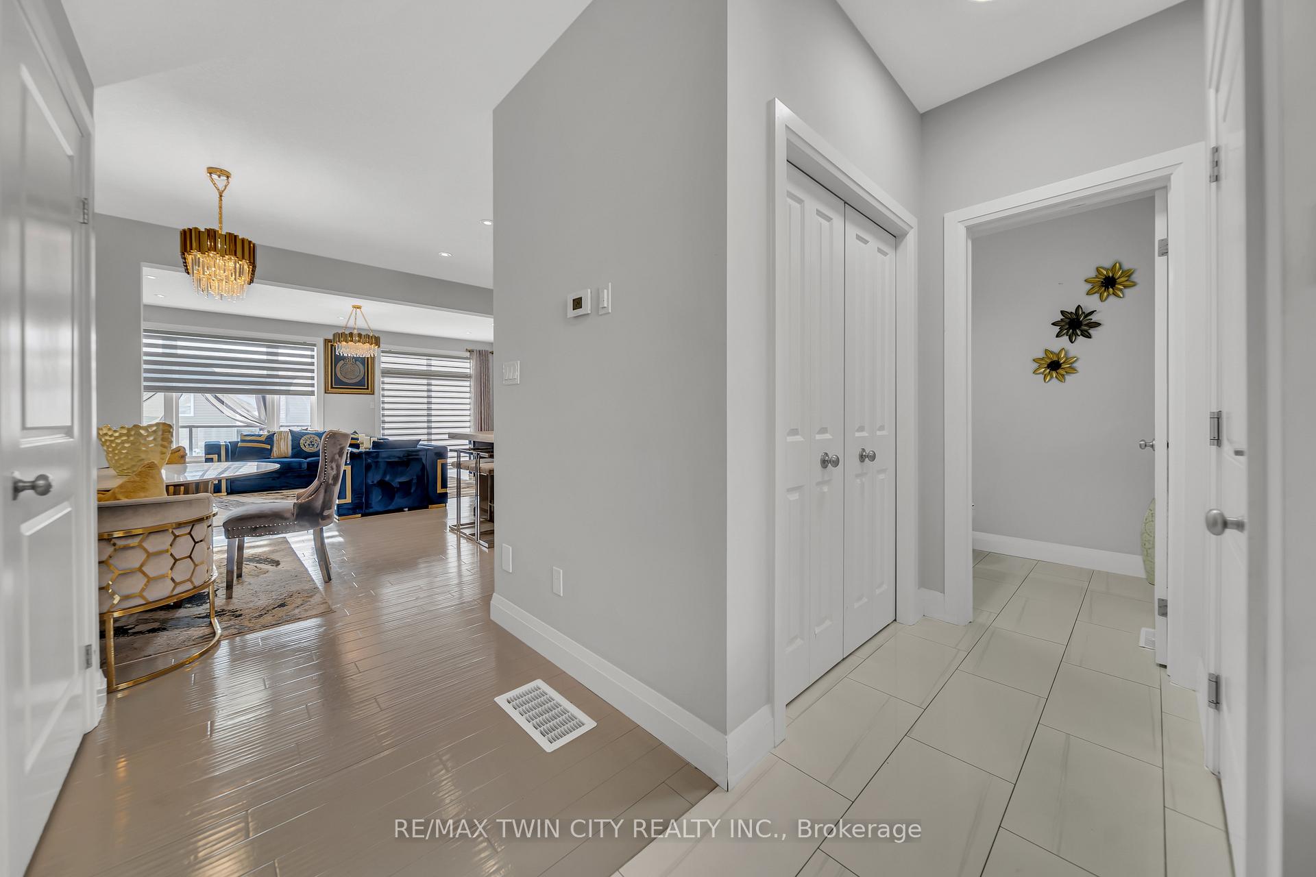Photo 11 of 114 Rivertrail Avenue, Kitchener — HOMEH