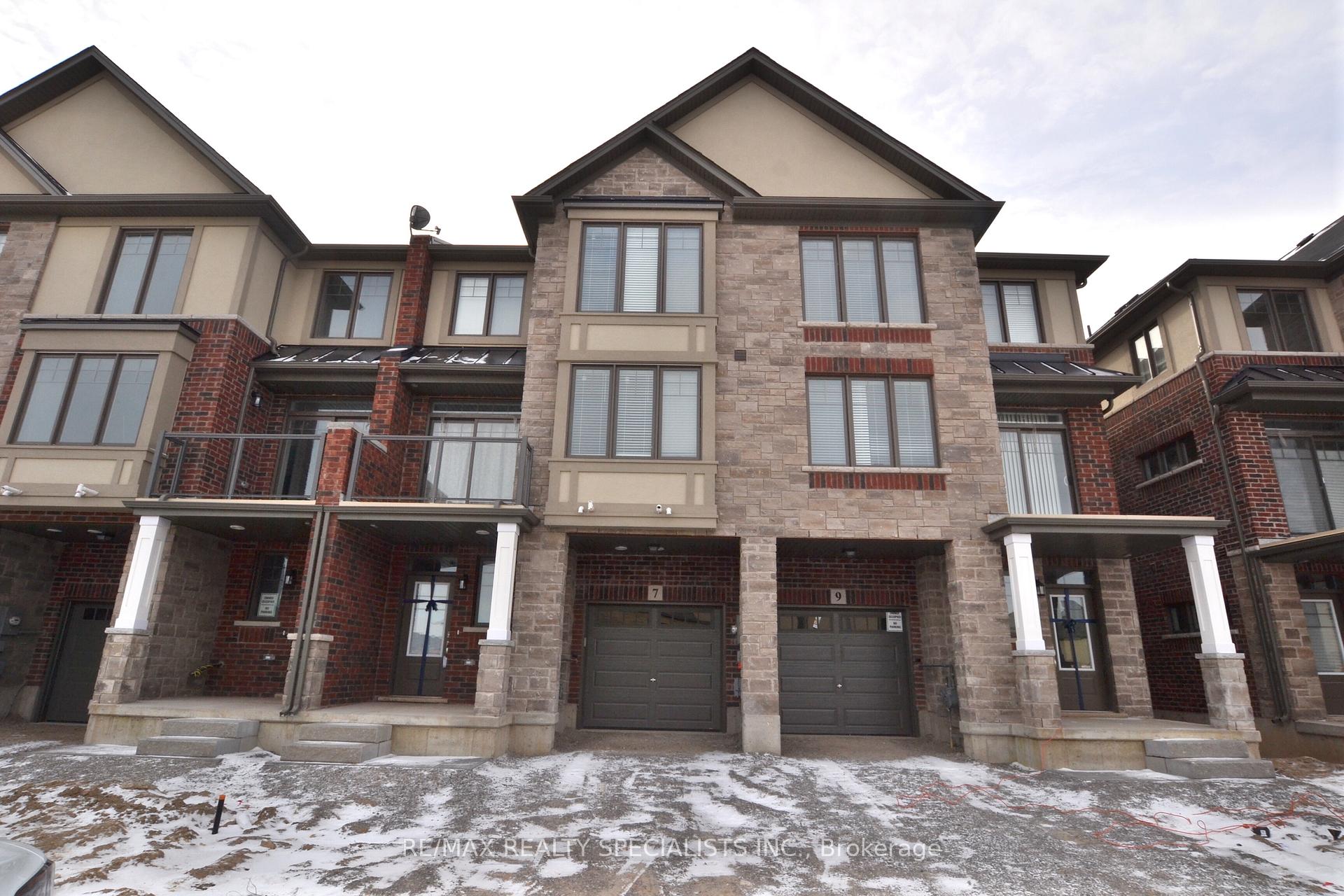Photo 1 of 7 Dodman Crescent, Hamilton, Ancaster — HOMEH