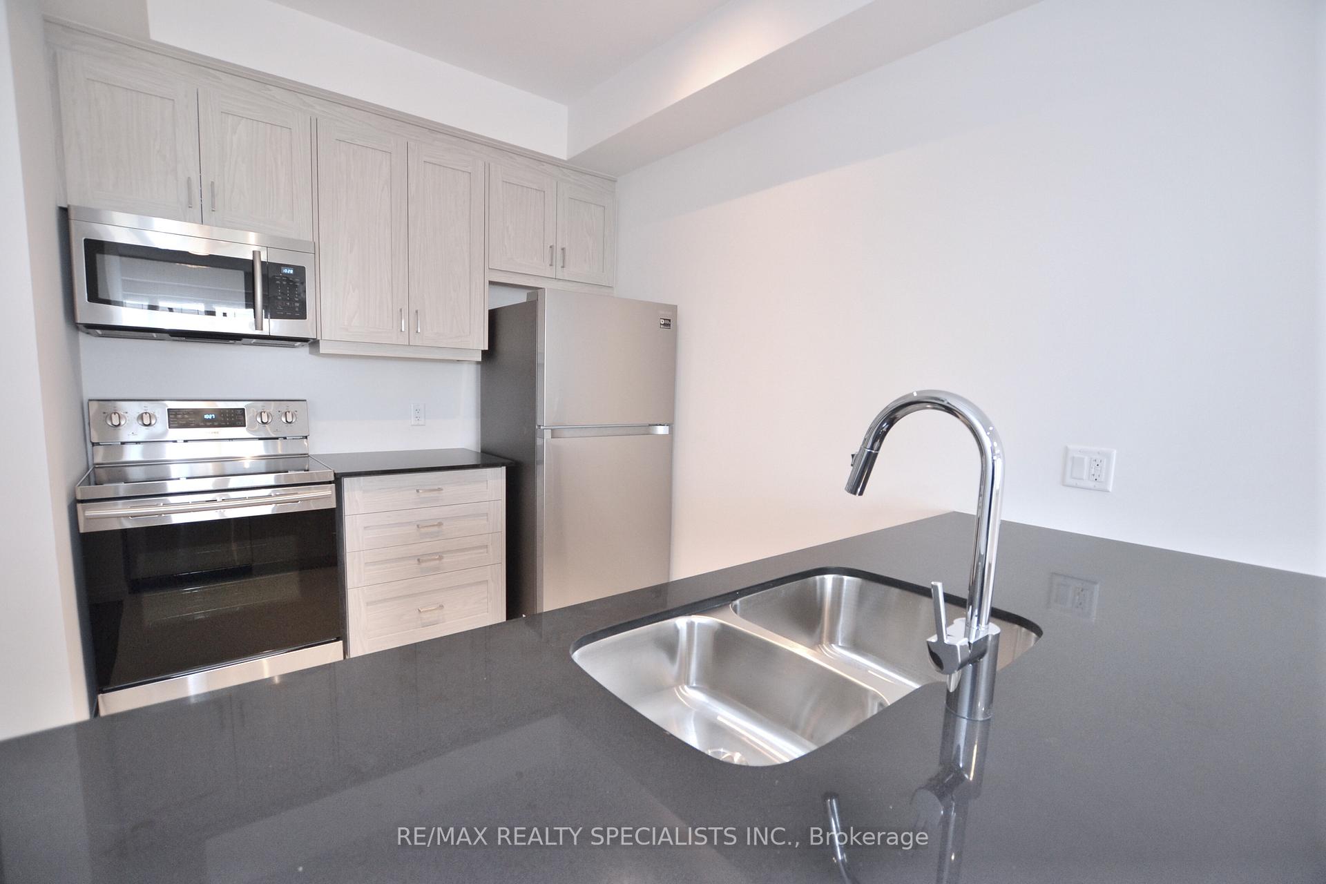 Photo 2 of 7 Dodman Crescent, Hamilton, Ancaster — HOMEH