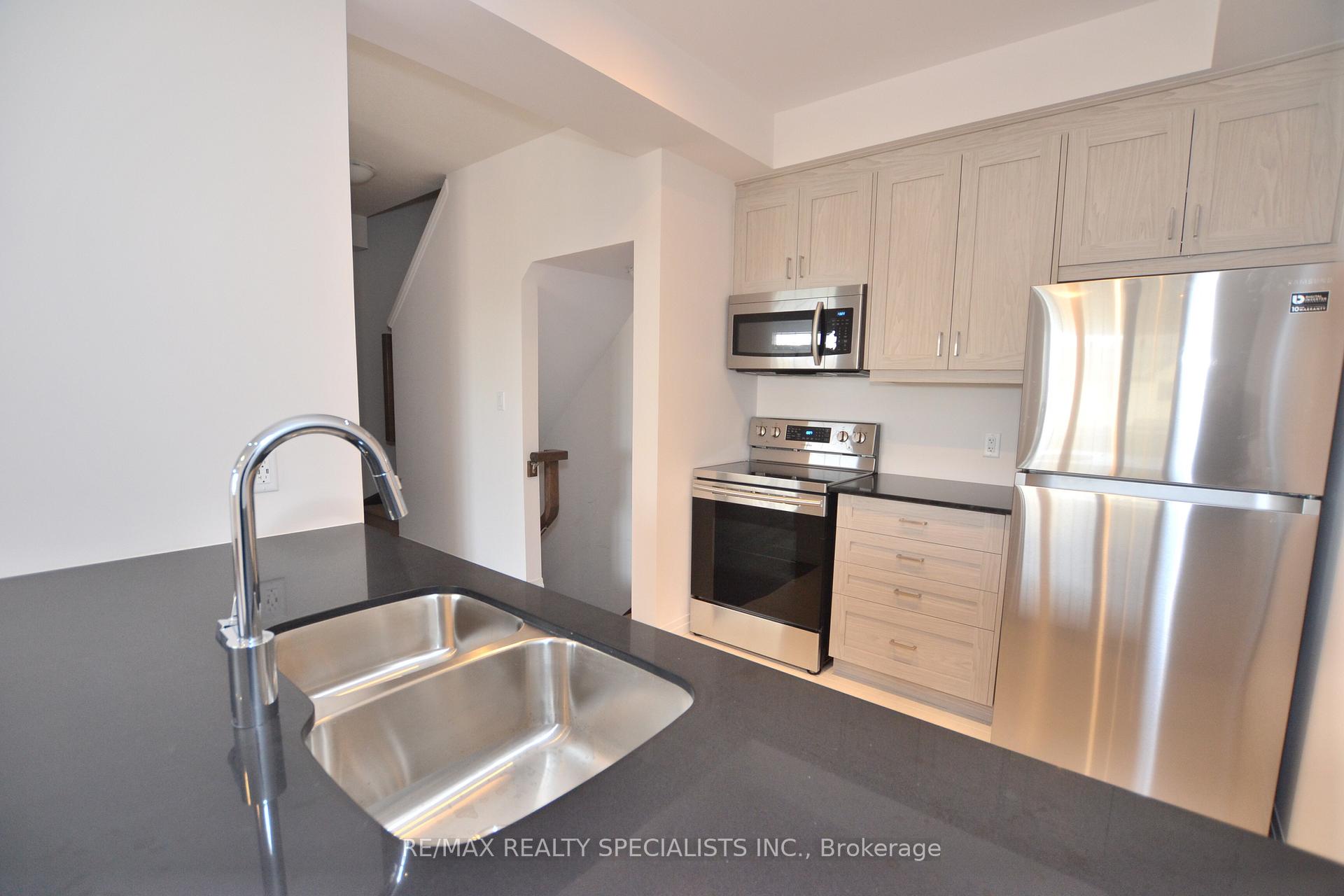 Photo 3 of 7 Dodman Crescent, Hamilton, Ancaster — HOMEH