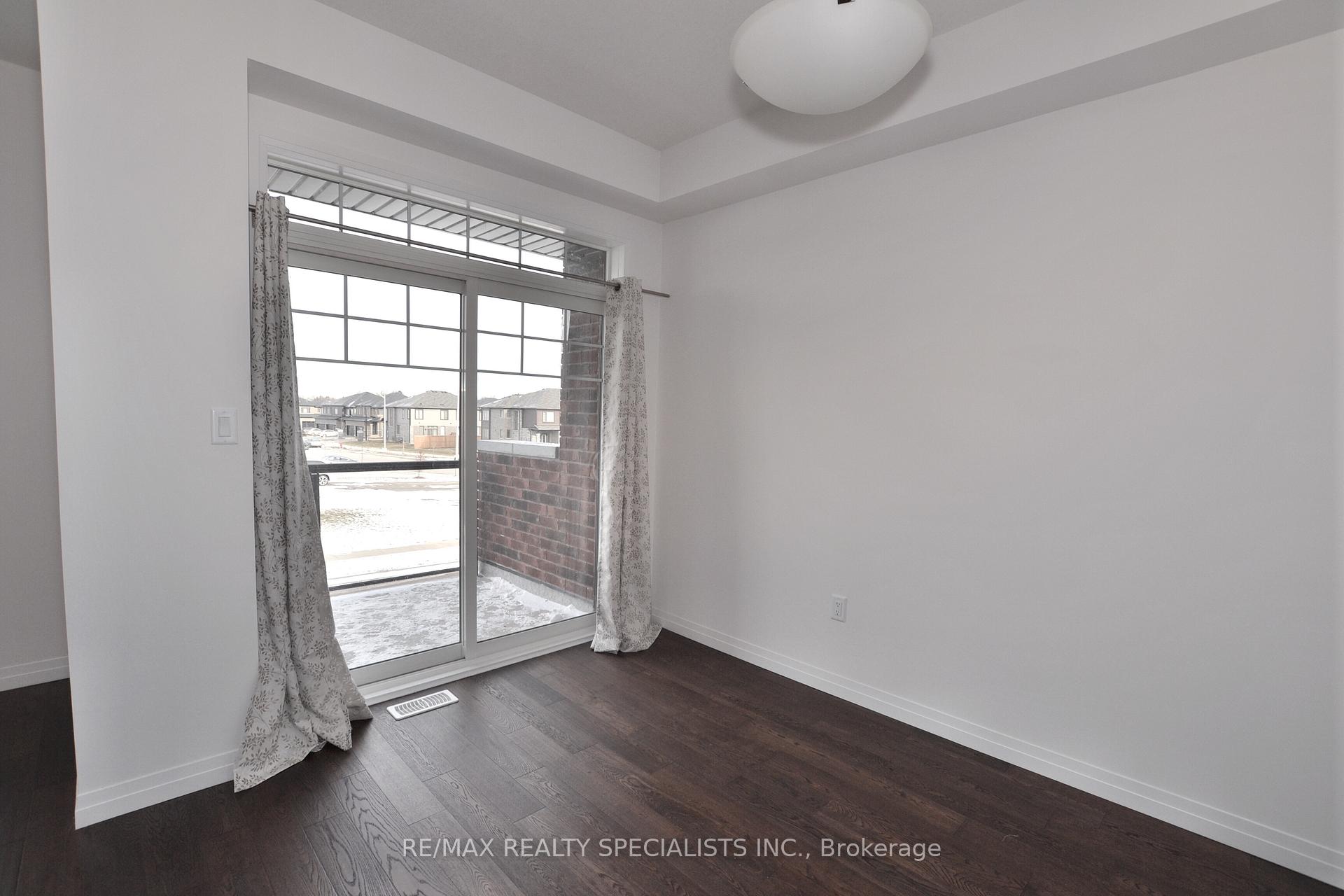 Photo 6 of 7 Dodman Crescent, Hamilton, Ancaster — HOMEH