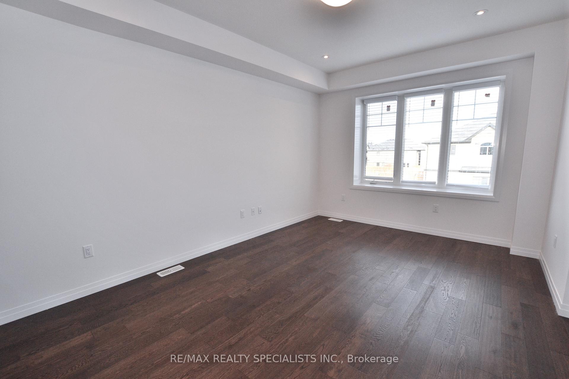 Photo 8 of 7 Dodman Crescent, Hamilton, Ancaster — HOMEH