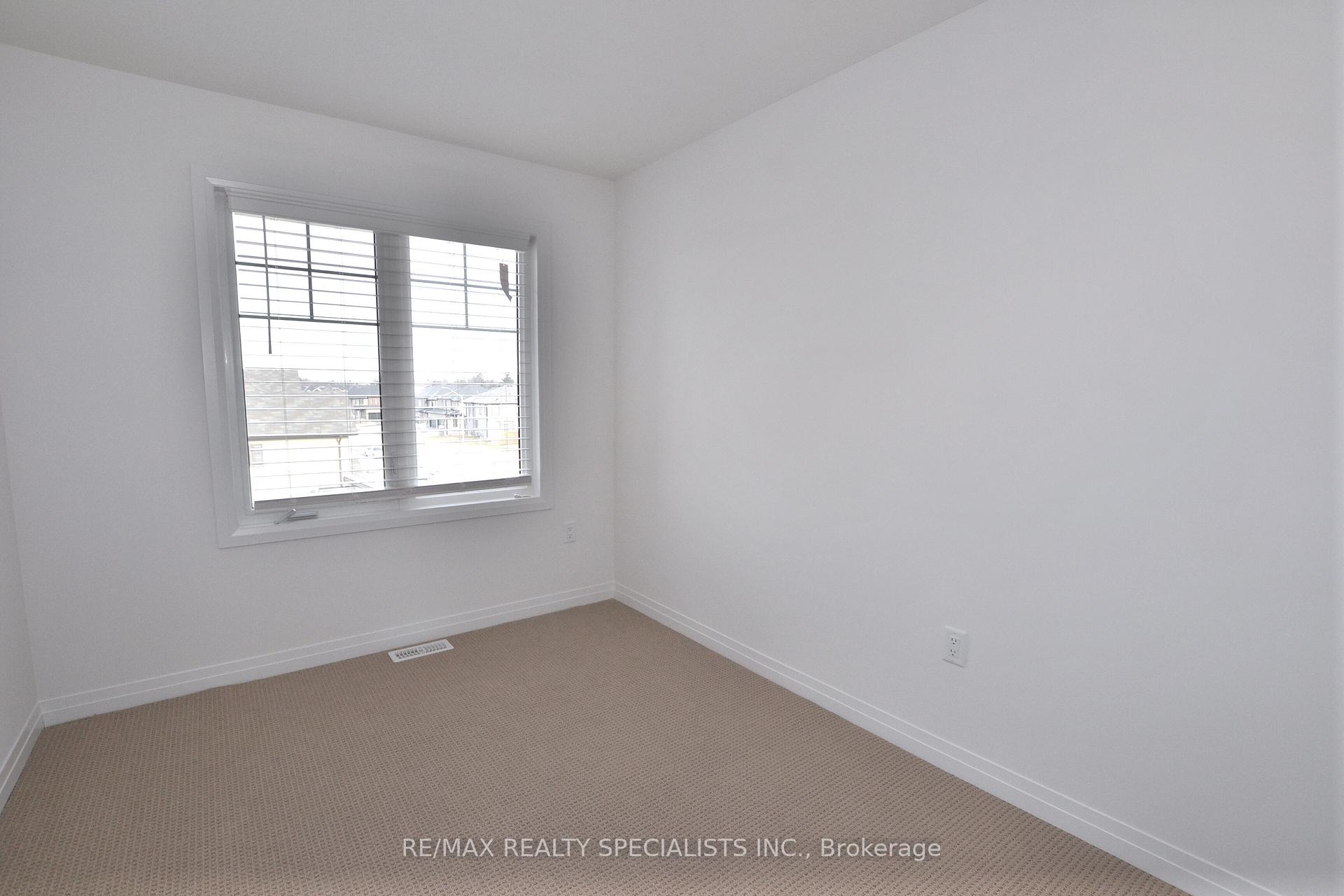 Photo 11 of 7 Dodman Crescent, Hamilton, Ancaster — HOMEH