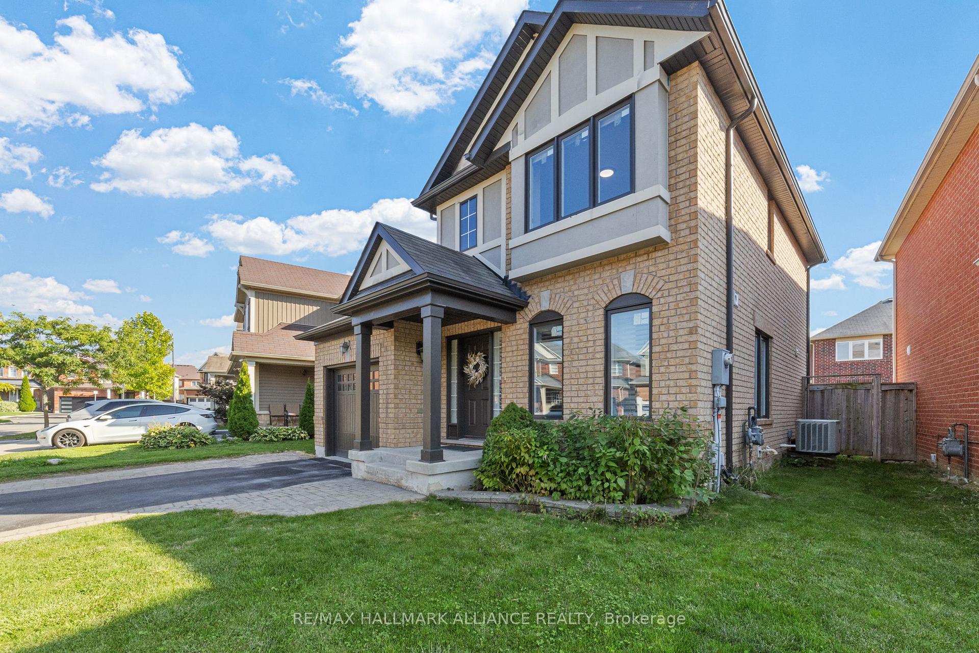 Photo 2 of 402 Schreyer Crescent, Milton, Harrison — HOMEH
