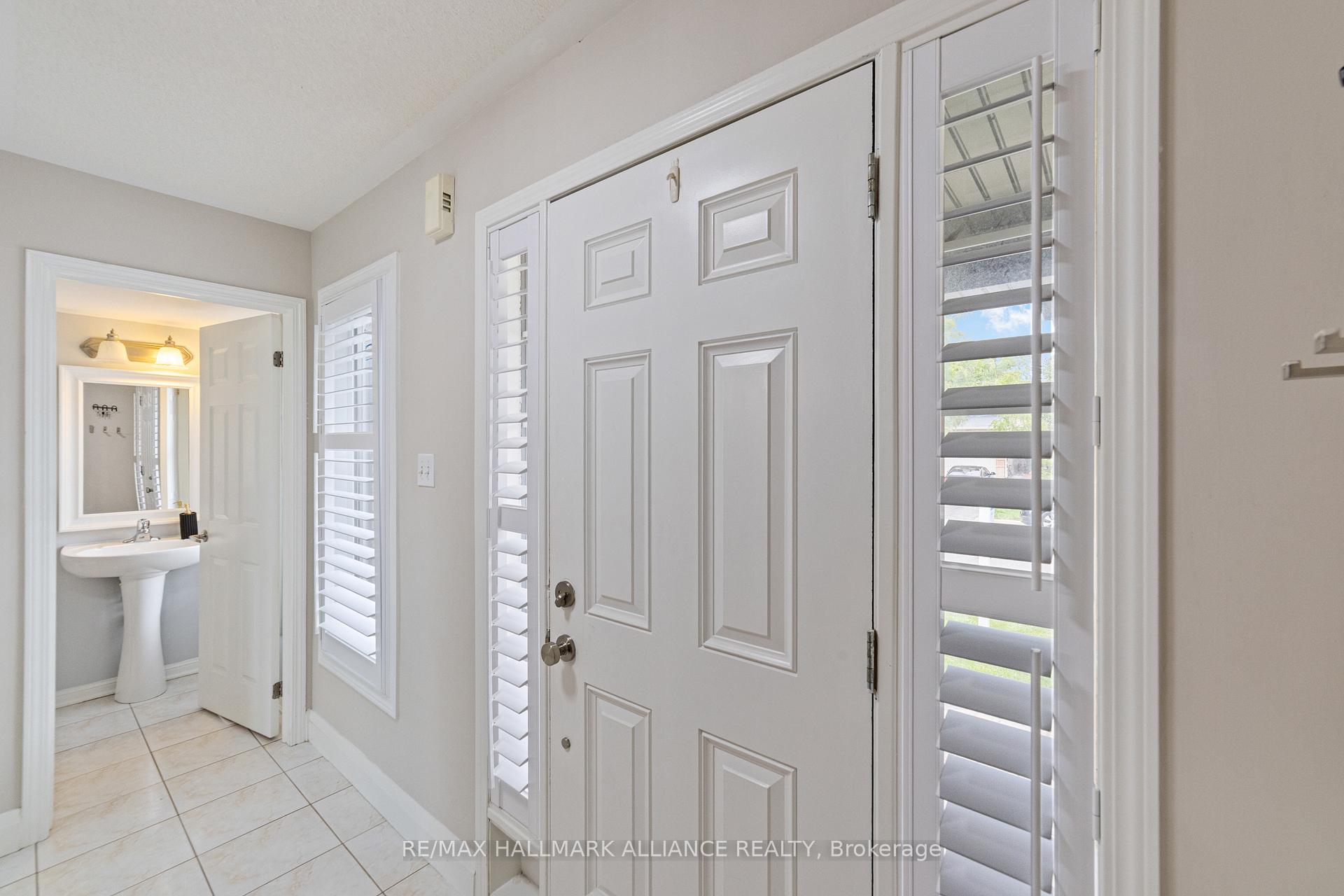 Photo 4 of 402 Schreyer Crescent, Milton, Harrison — HOMEH