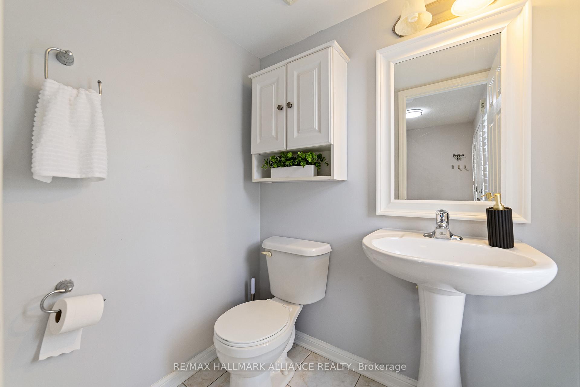 Photo 5 of 402 Schreyer Crescent, Milton, Harrison — HOMEH