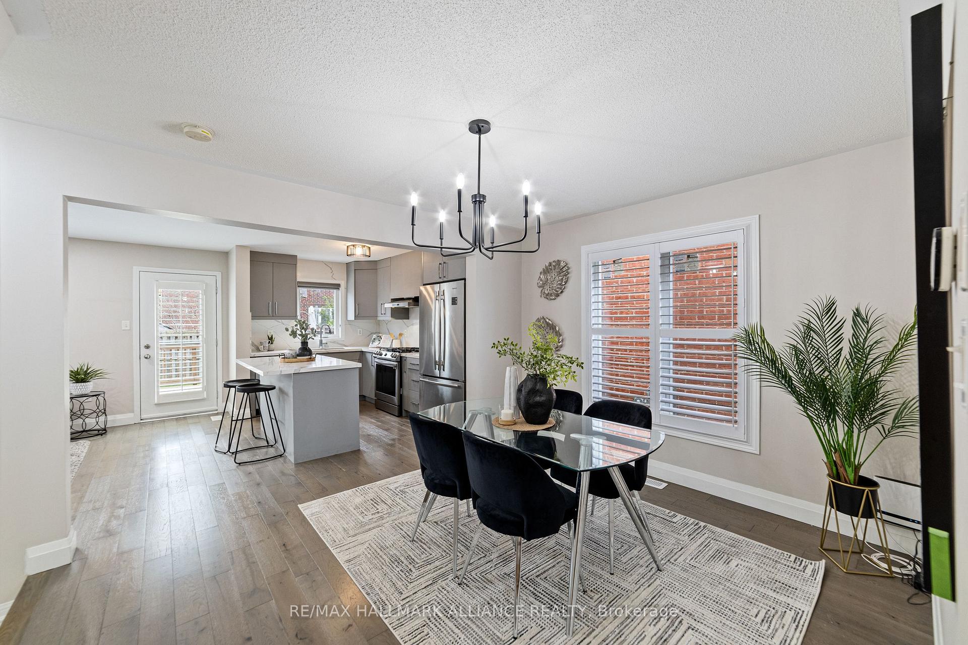 Photo 6 of 402 Schreyer Crescent, Milton, Harrison — HOMEH
