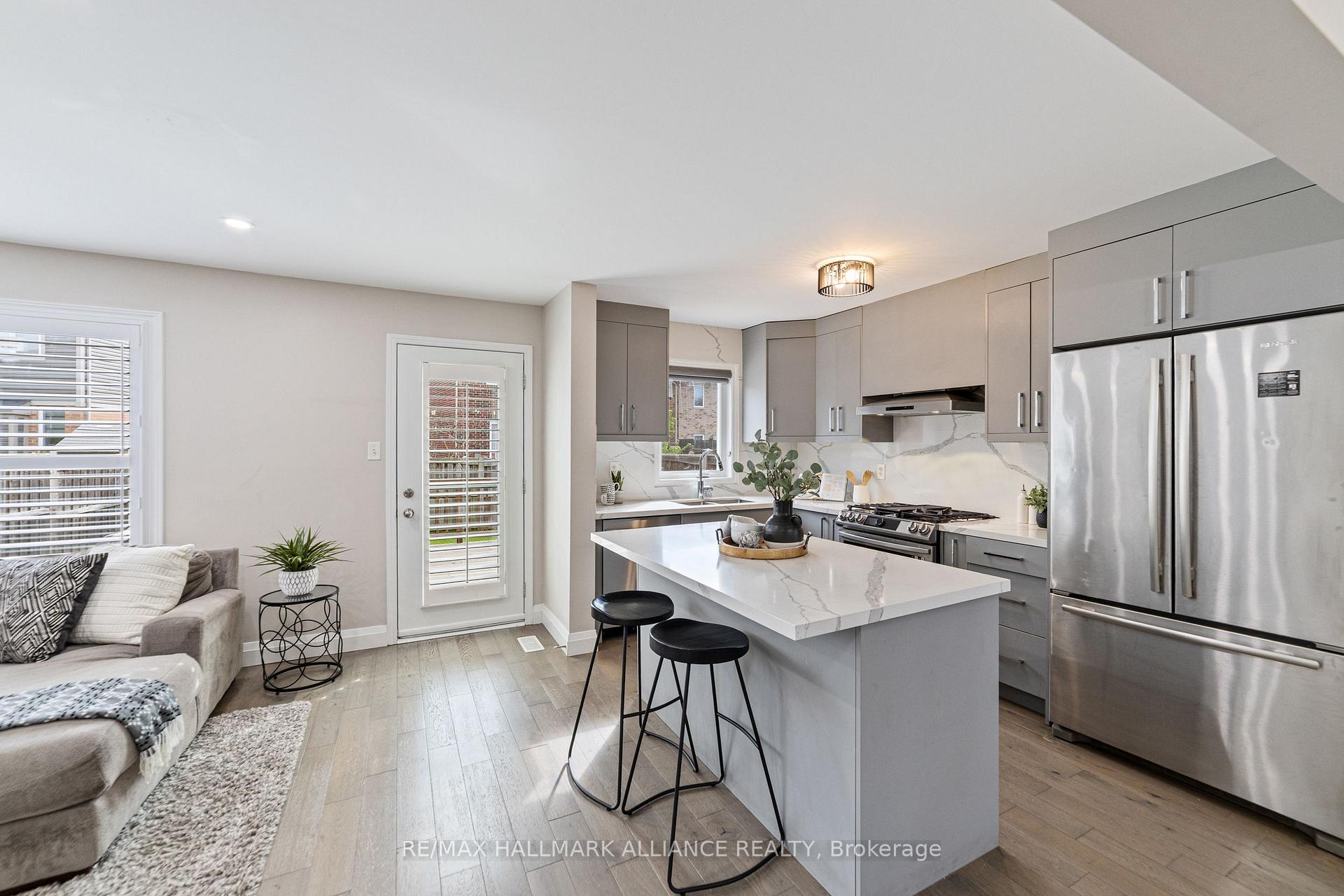 Photo 8 of 402 Schreyer Crescent, Milton, Harrison — HOMEH