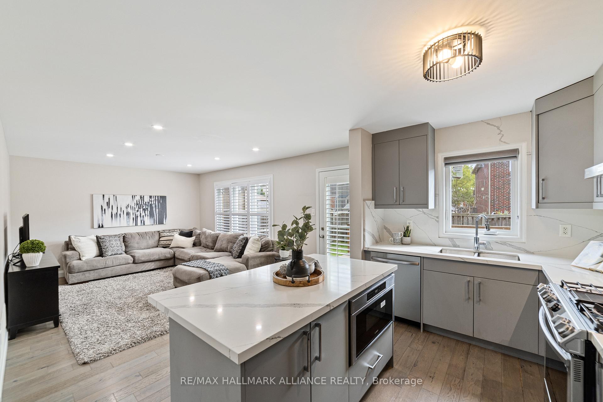 Photo 9 of 402 Schreyer Crescent, Milton, Harrison — HOMEH