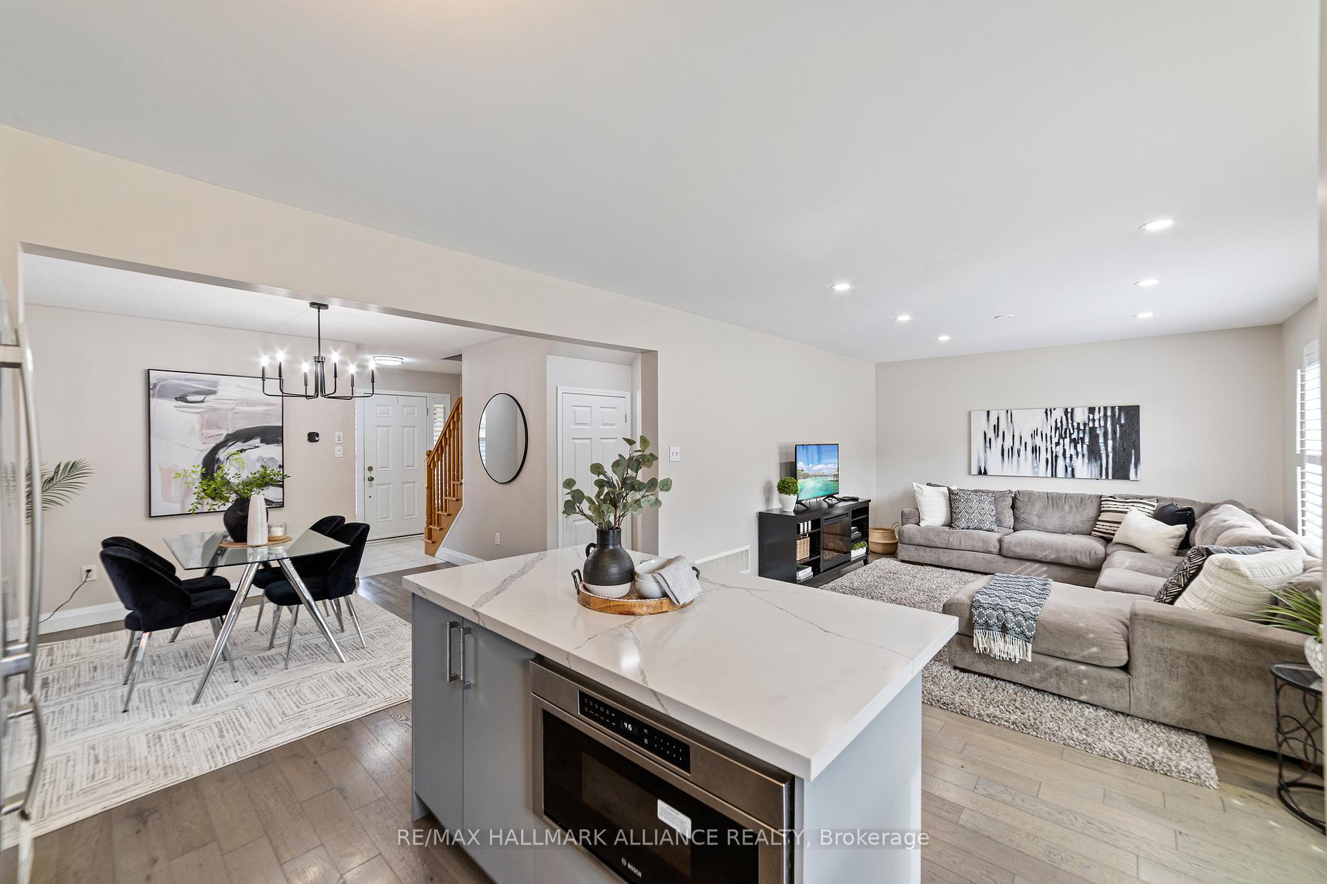 Photo 10 of 402 Schreyer Crescent, Milton, Harrison — HOMEH