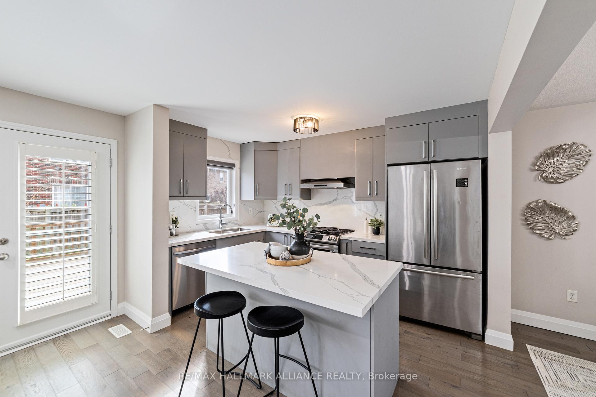 Photo 11 of 402 Schreyer Crescent, Milton, Harrison — HOMEH
