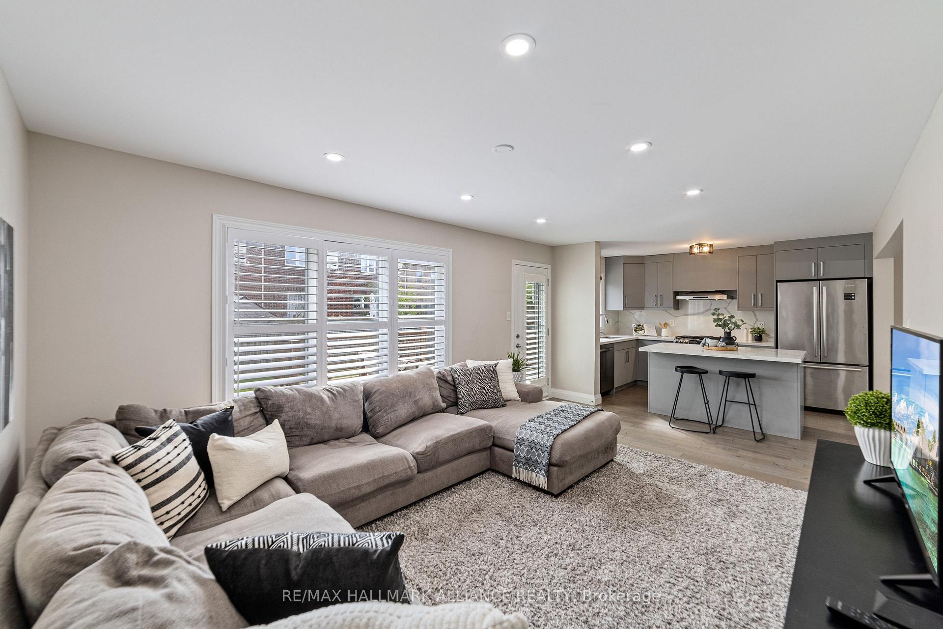 Photo 15 of 402 Schreyer Crescent, Milton, Harrison — HOMEH