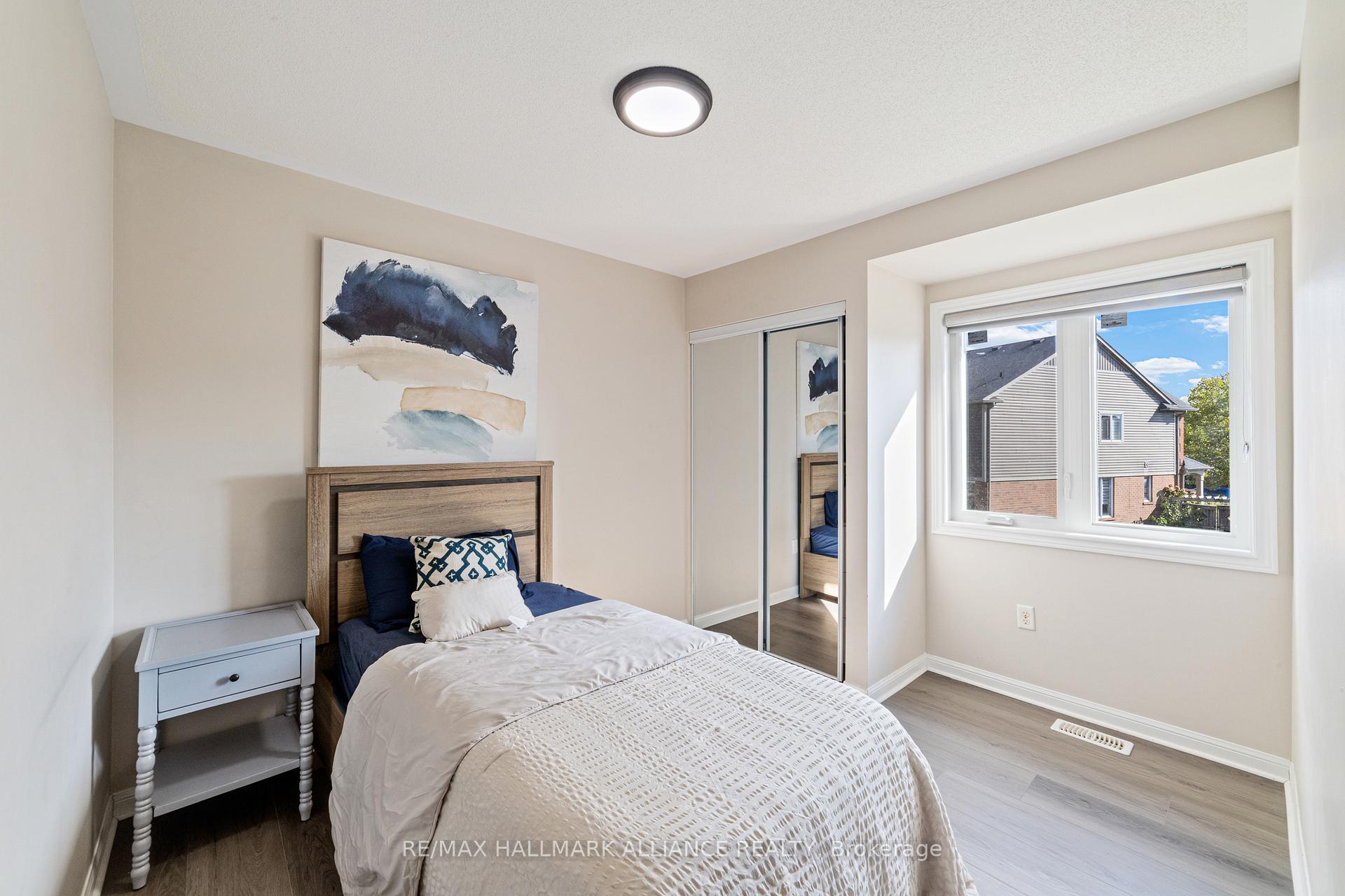 Photo 21 of 402 Schreyer Crescent, Milton, Harrison — HOMEH