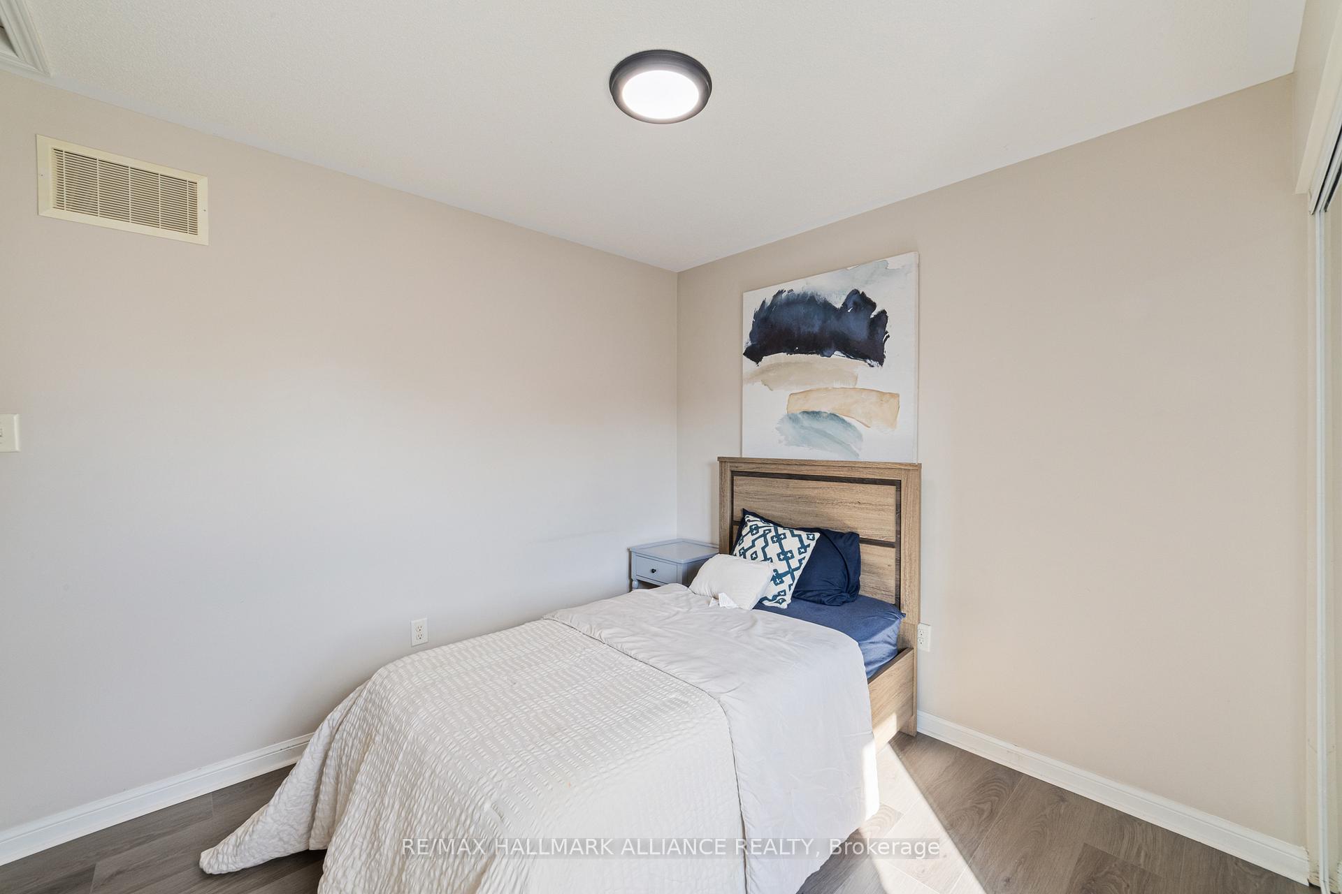Photo 22 of 402 Schreyer Crescent, Milton, Harrison — HOMEH