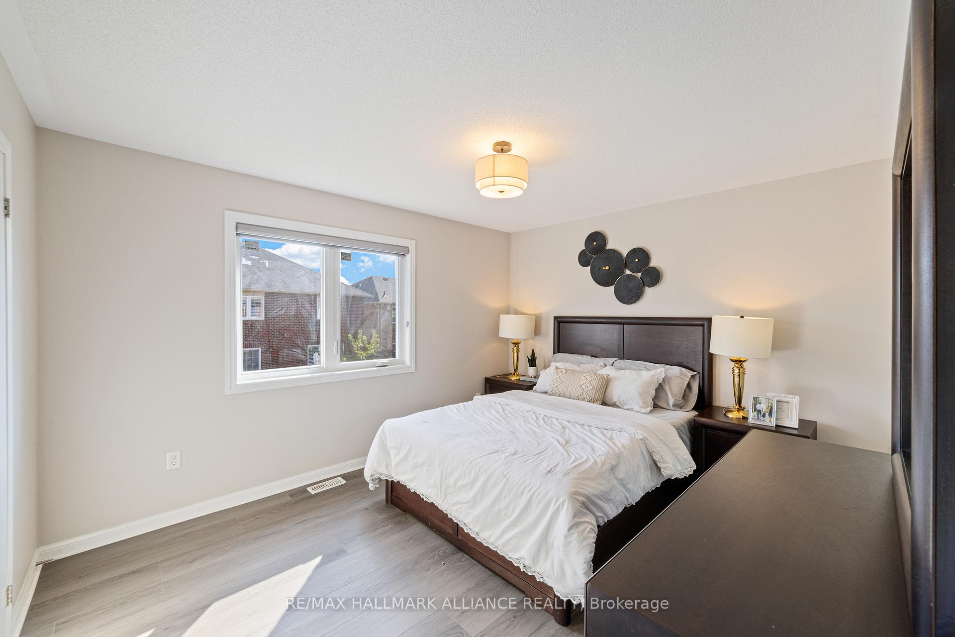 Photo 23 of 402 Schreyer Crescent, Milton, Harrison — HOMEH