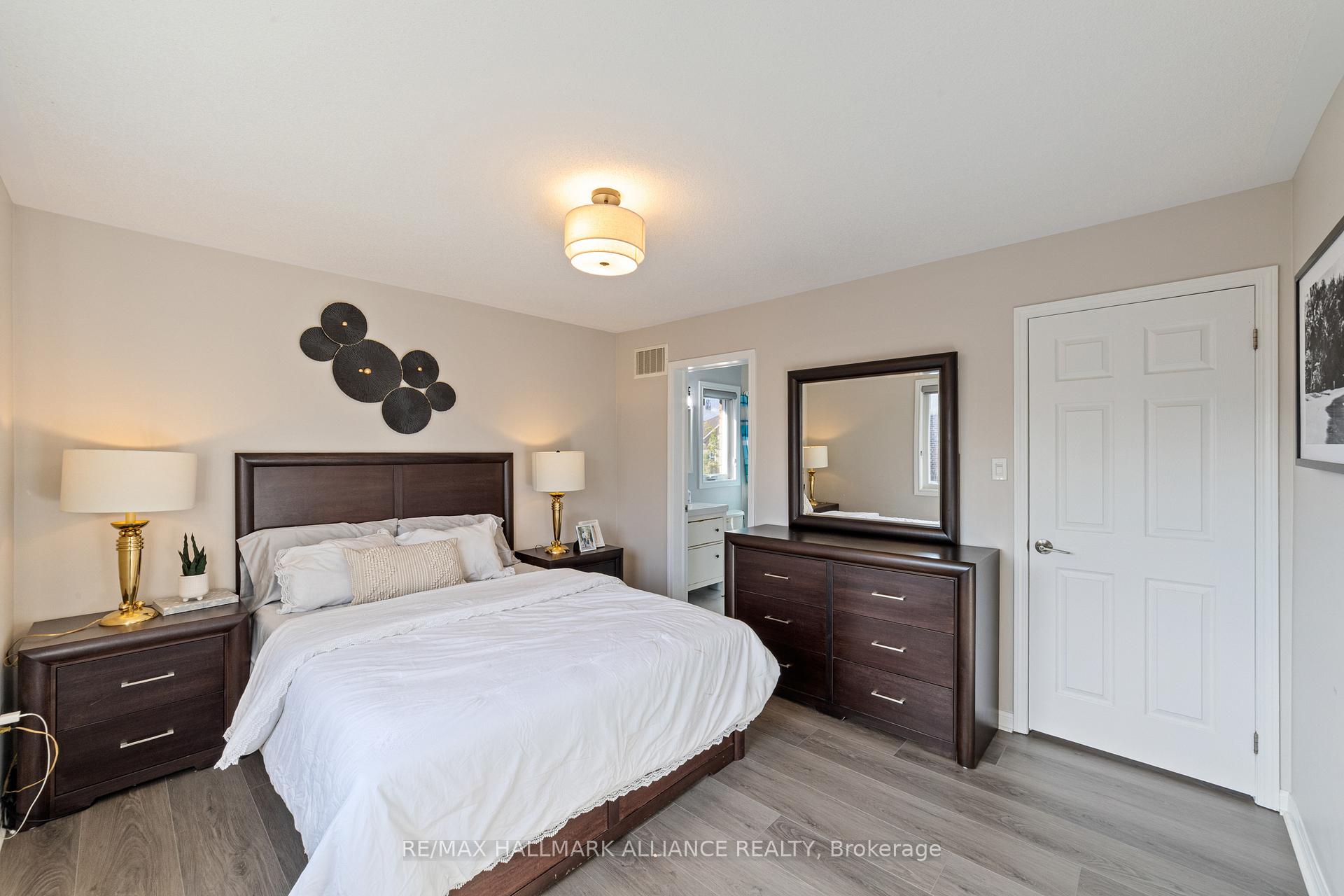 Photo 24 of 402 Schreyer Crescent, Milton, Harrison — HOMEH