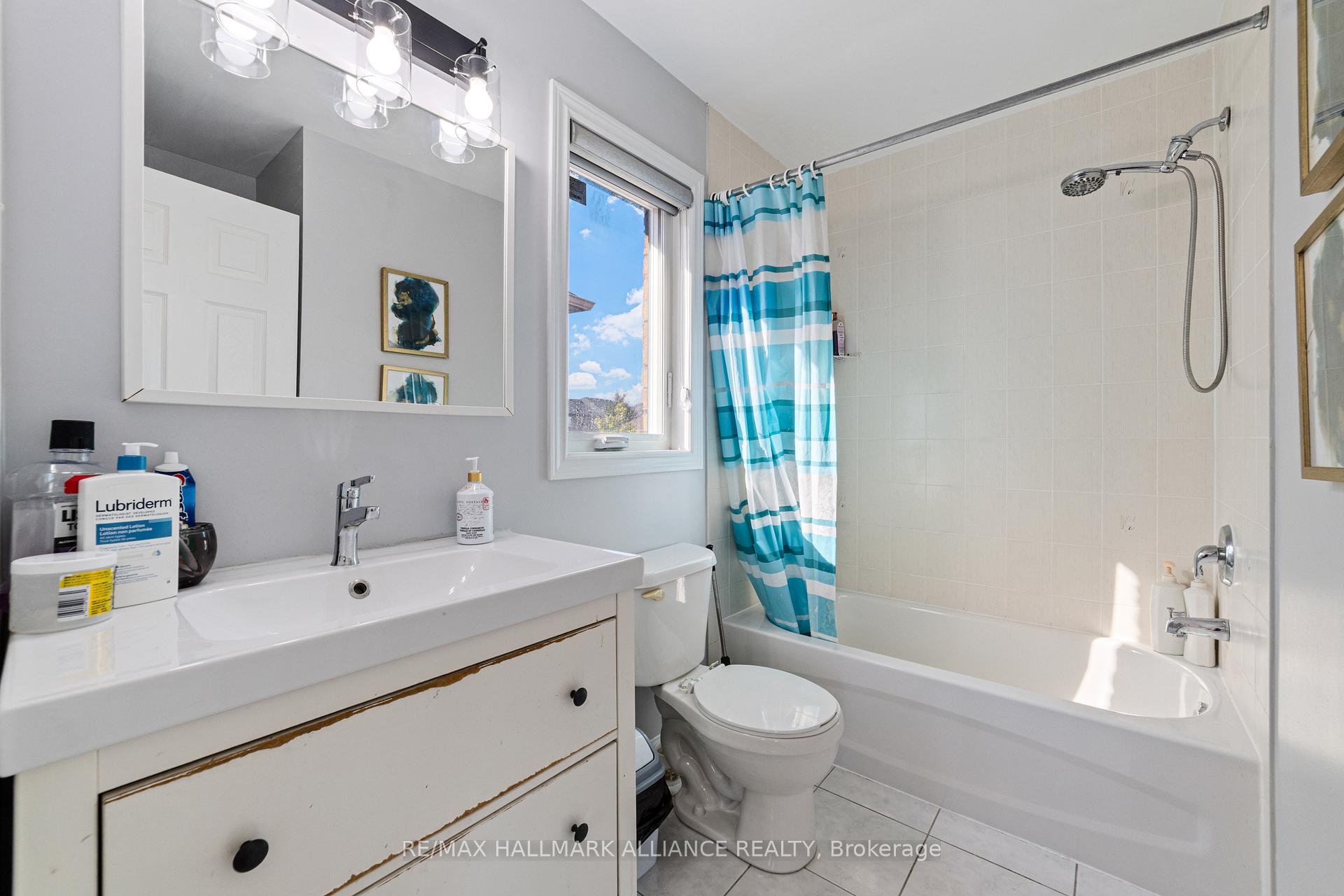 Photo 25 of 402 Schreyer Crescent, Milton, Harrison — HOMEH