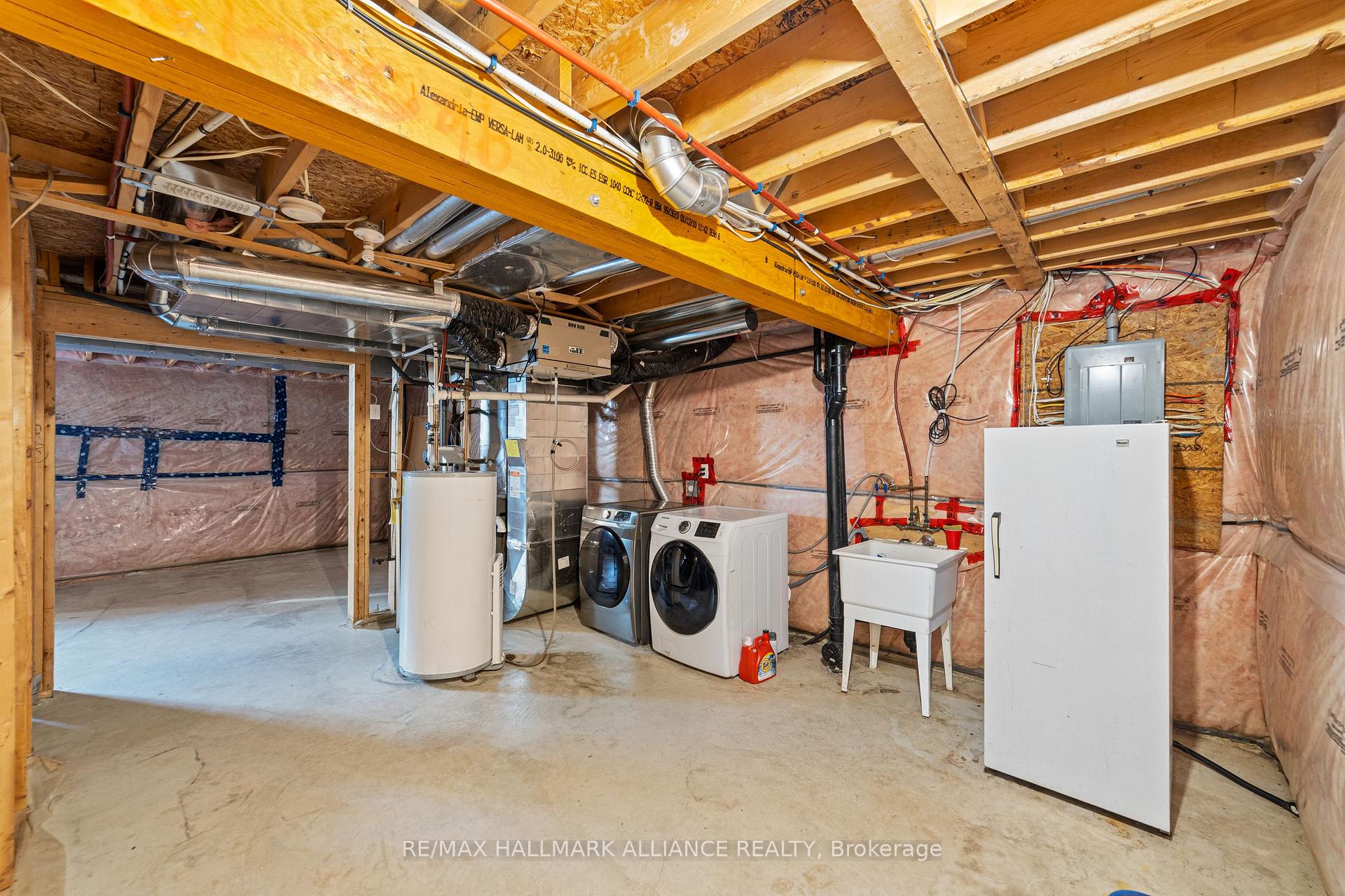 Photo 27 of 402 Schreyer Crescent, Milton, Harrison — HOMEH