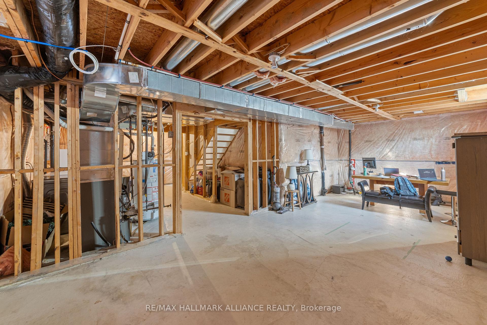 Photo 28 of 402 Schreyer Crescent, Milton, Harrison — HOMEH