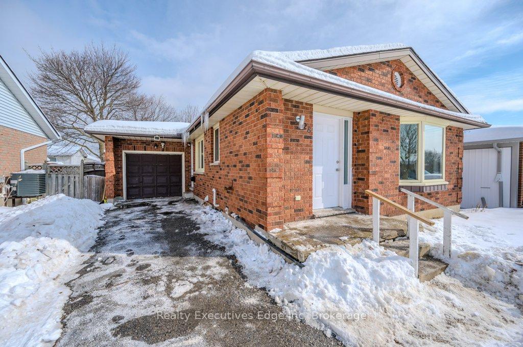 Photo 2 of 28 Summerhill Crescent, Kitchener — HOMEH