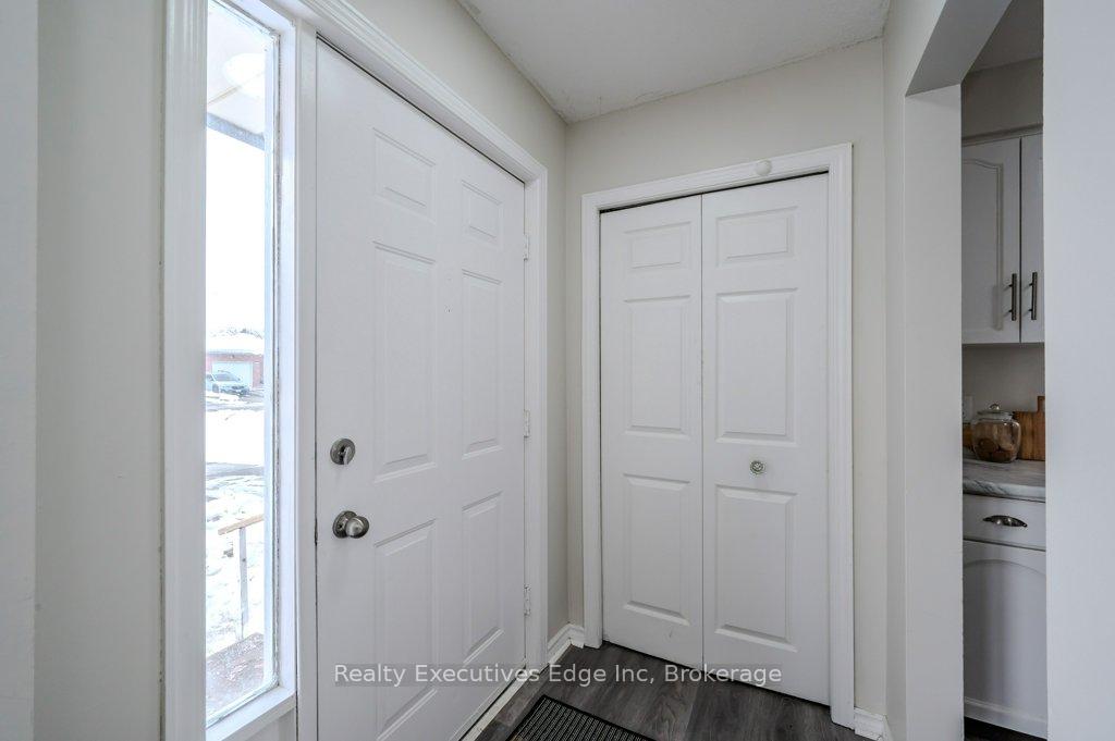 Photo 4 of 28 Summerhill Crescent, Kitchener — HOMEH