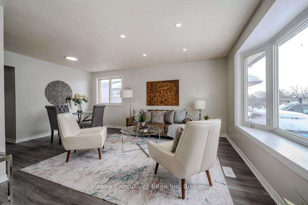 Photo 5 of 28 Summerhill Crescent, Kitchener — HOMEH