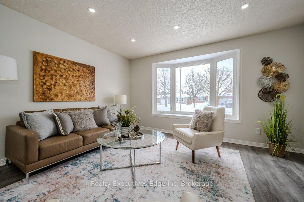 Photo 7 of 28 Summerhill Crescent, Kitchener — HOMEH