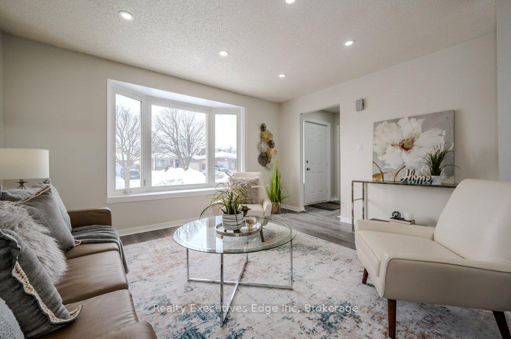Photo 8 of 28 Summerhill Crescent, Kitchener — HOMEH