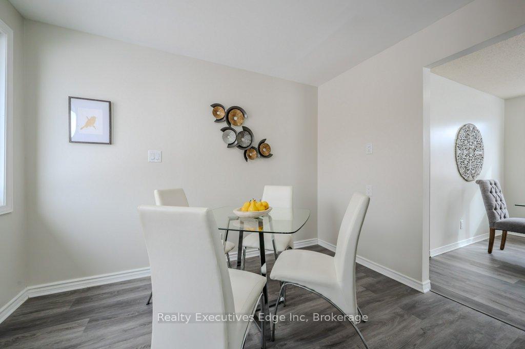 Photo 13 of 28 Summerhill Crescent, Kitchener — HOMEH