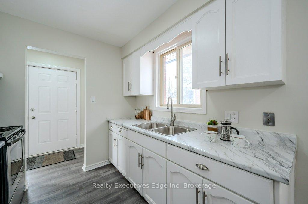 Photo 15 of 28 Summerhill Crescent, Kitchener — HOMEH
