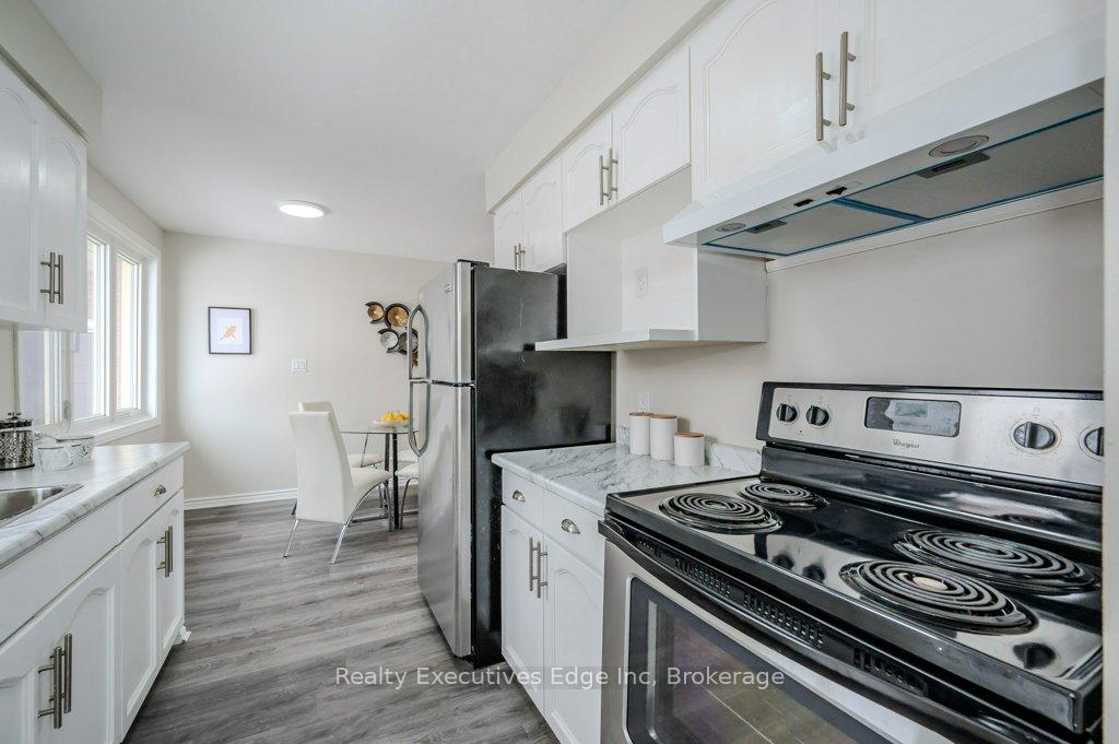Photo 16 of 28 Summerhill Crescent, Kitchener — HOMEH