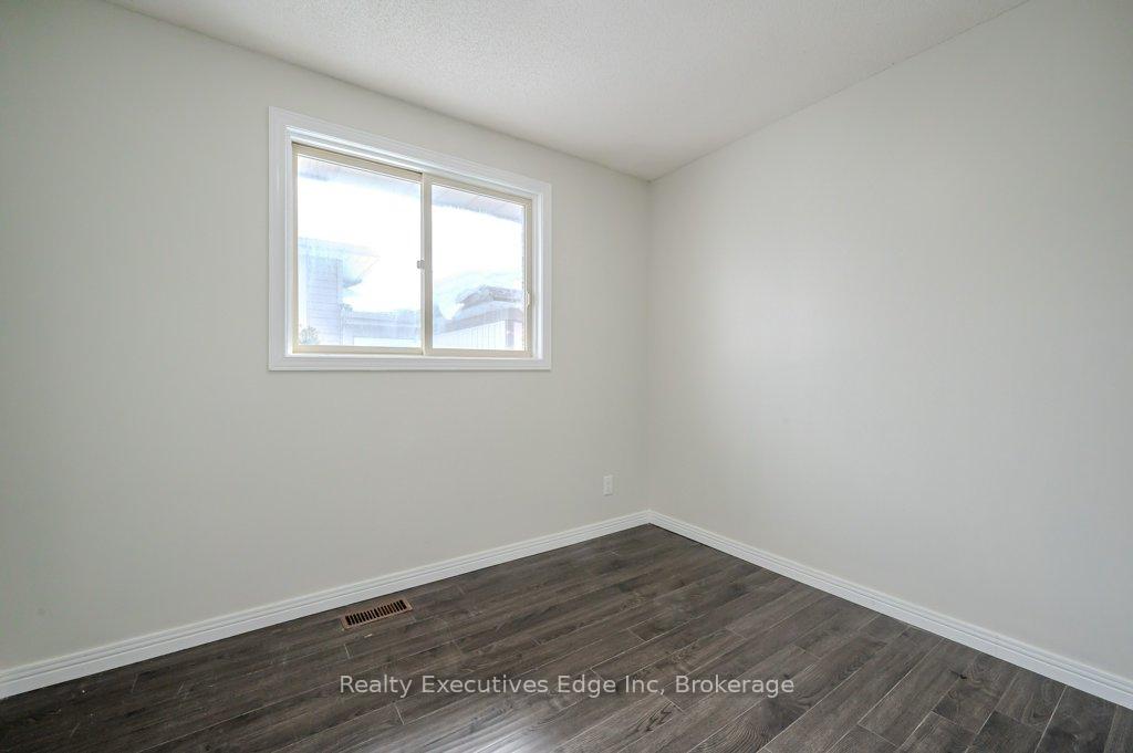 Photo 19 of 28 Summerhill Crescent, Kitchener — HOMEH