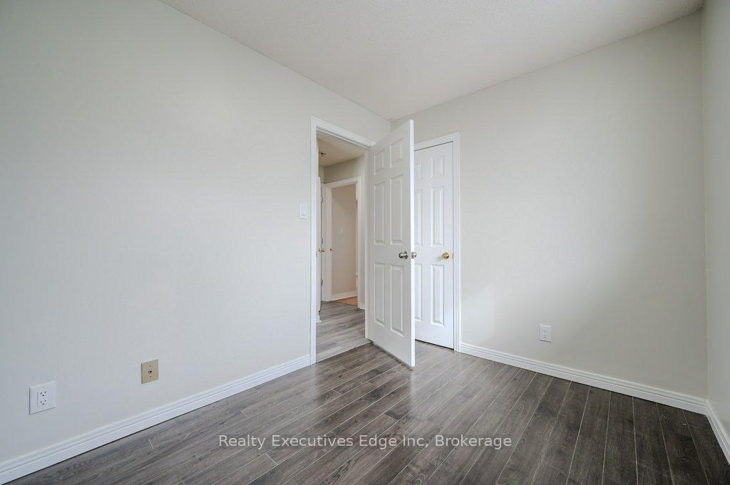 Photo 20 of 28 Summerhill Crescent, Kitchener — HOMEH