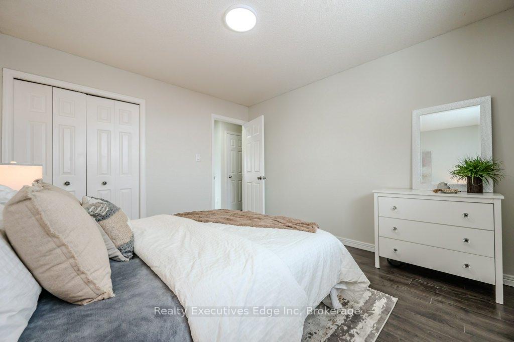 Photo 23 of 28 Summerhill Crescent, Kitchener — HOMEH