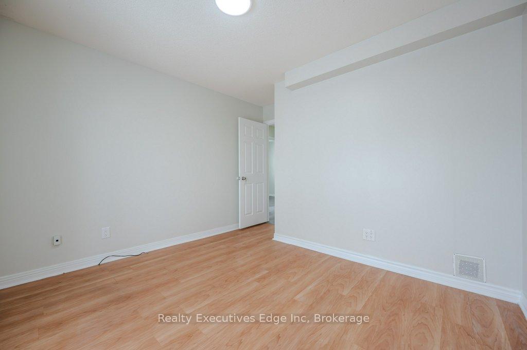 Photo 27 of 28 Summerhill Crescent, Kitchener — HOMEH