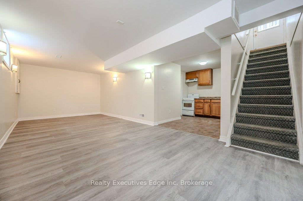 Photo 29 of 28 Summerhill Crescent, Kitchener — HOMEH