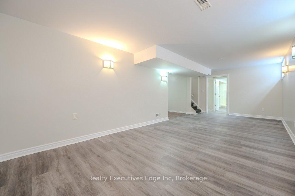 Photo 32 of 28 Summerhill Crescent, Kitchener — HOMEH