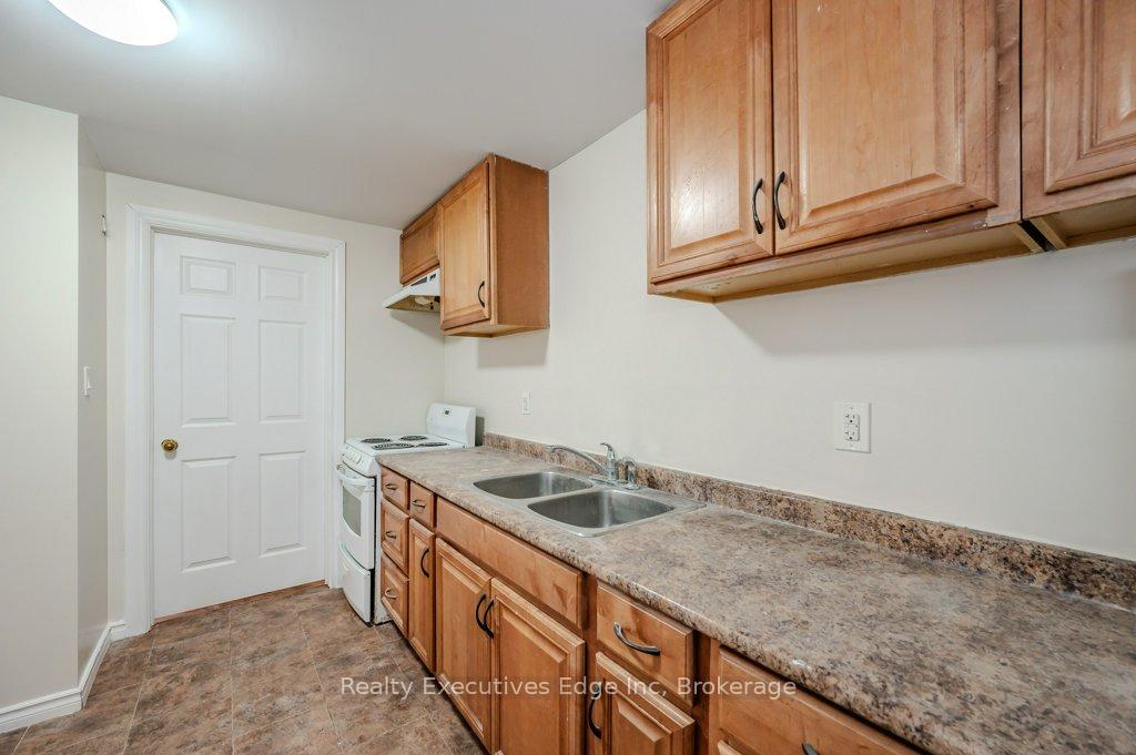 Photo 34 of 28 Summerhill Crescent, Kitchener — HOMEH