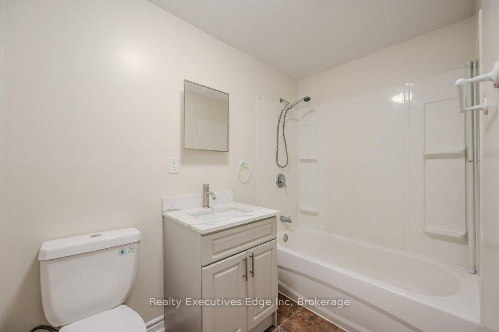 Photo 38 of 28 Summerhill Crescent, Kitchener — HOMEH