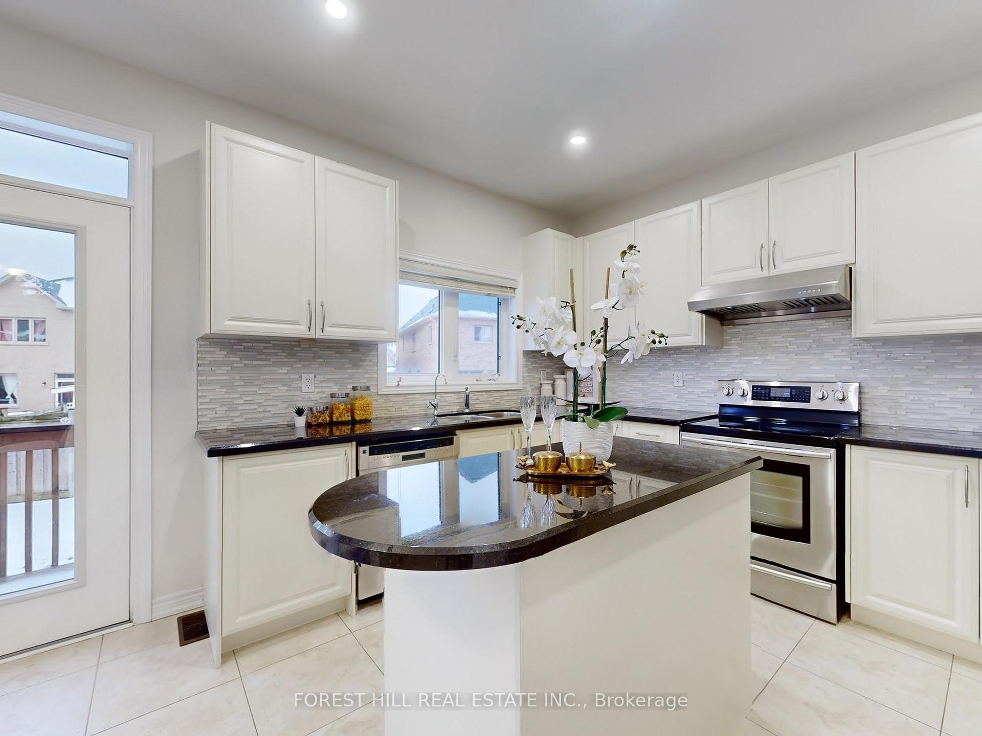 Photo 9 of 5 Beebe Crescent, Markham, Wismer — HOMEH