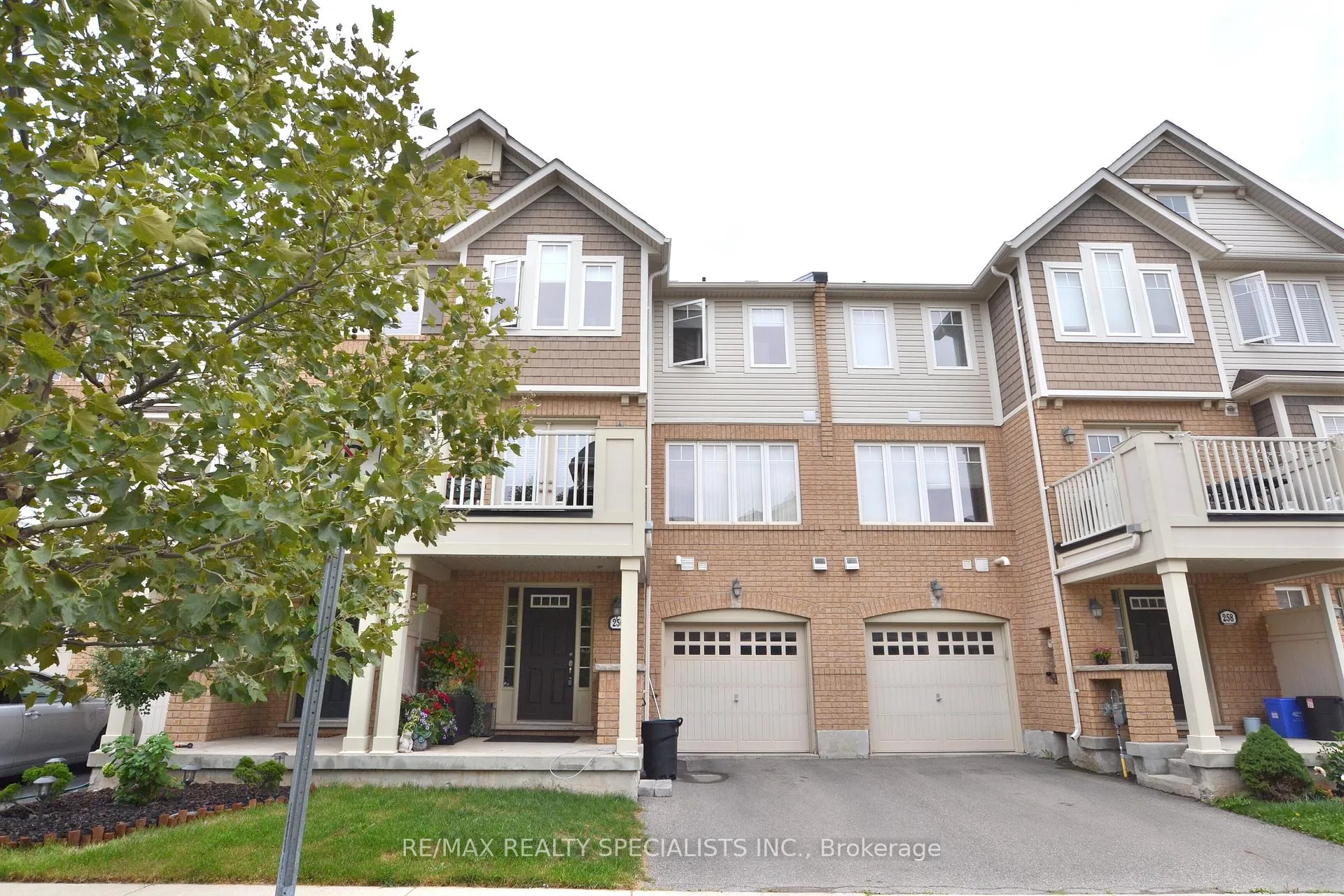 Front of 256 Wetenhall Landing